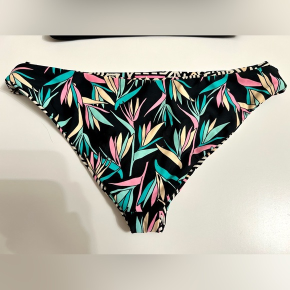 SOLD Body Glove Lola low rise bikini swimsuit - Picture 9 of 11